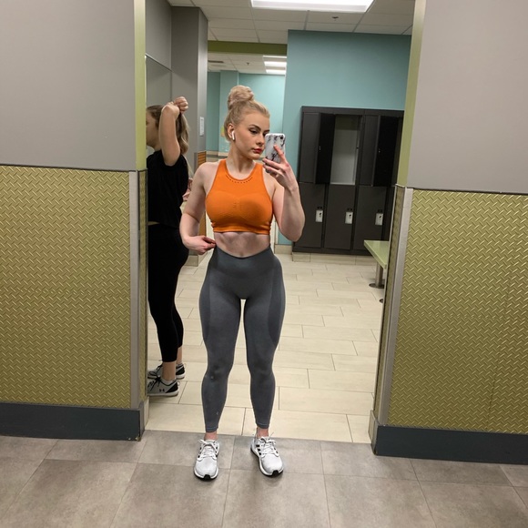 Meet your Posher, Dasha - Picture 1 of 1